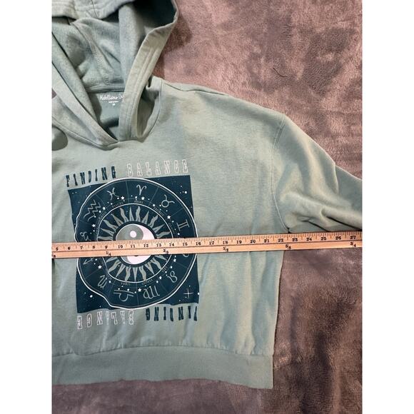 Rebellious One Finding Balance Zodiac Crop Hoodie Sage Green Women’s Medium - Picture 6 of 7